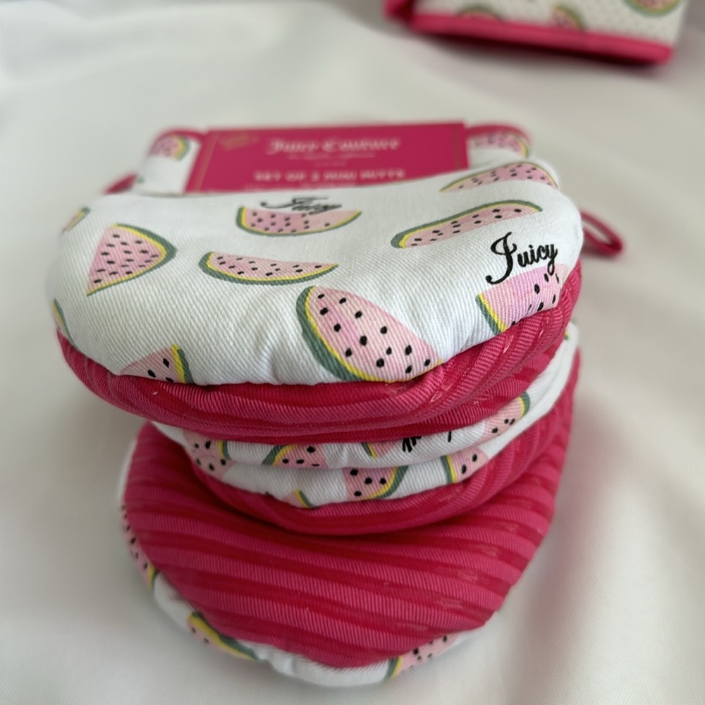 Juicy Couture Set of 2 Pink Watermelon Oven Mitts and 2 Dish Drying Mats - NWT - Picture 3 of 8